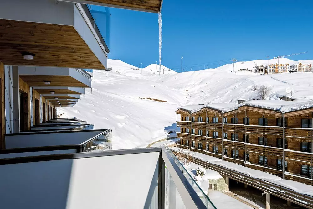 ویو بالکن هتل رزیدنس گودائوری هیلز